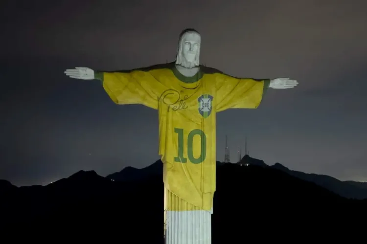 Brasileños rinden homenaje a Pelé