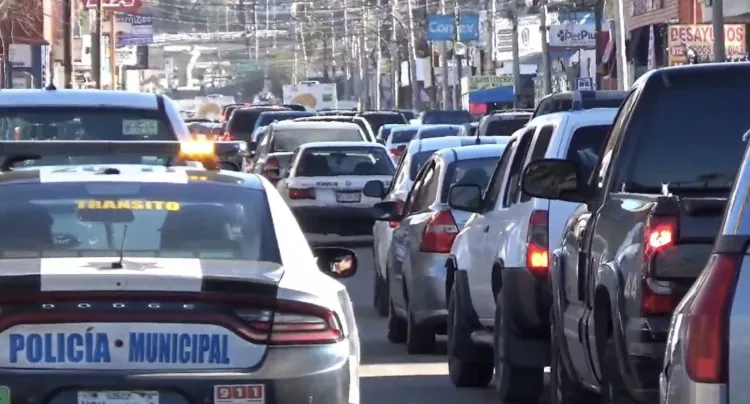 Colapsan la ciudad más de 270 mil carros a la semana: Estudio