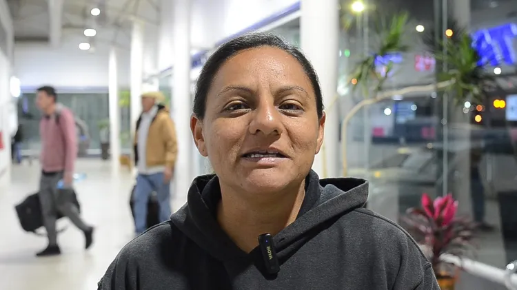 Se aventura mujer a Nogales para buscar a esposo desaparecido