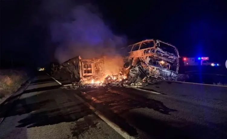 ¡Camionazo! Mueren 18 personas en autopista Mazatlán - Culiacán