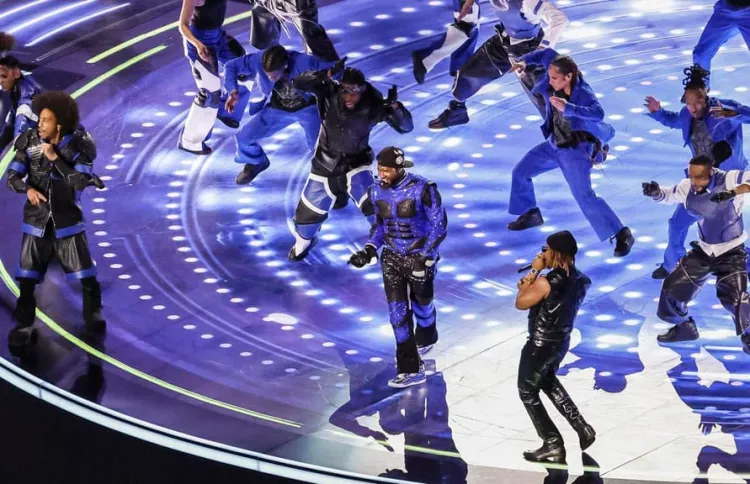 Usher pone a bailar en el Super Bowl