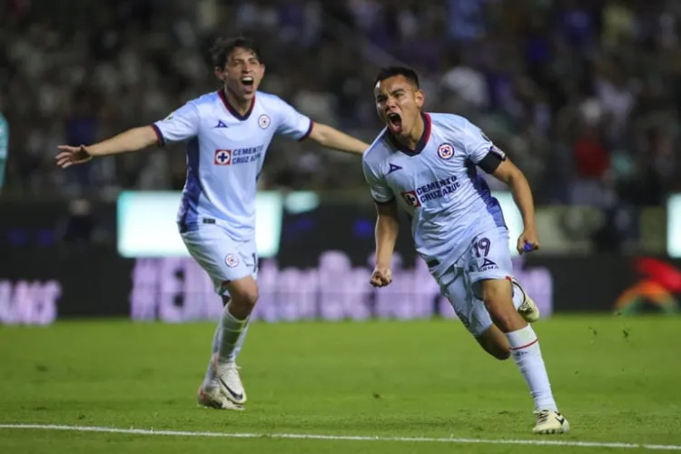 Gana Cruz Azul sexto en fila; América rescata empate con Mazatlán