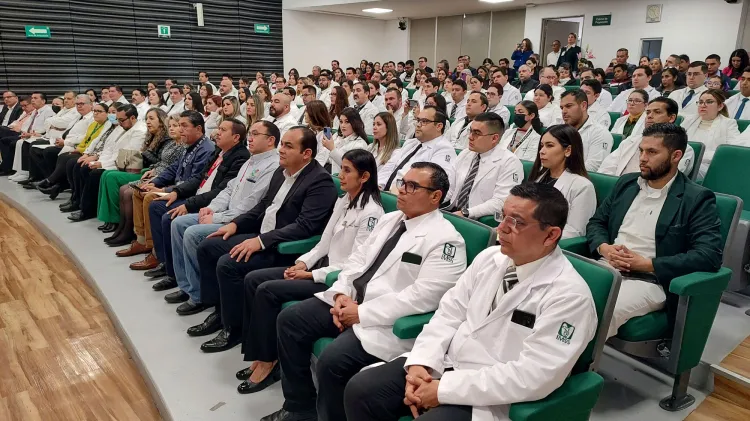 Gradúan 28 médicos especialistas residentes del IMSS