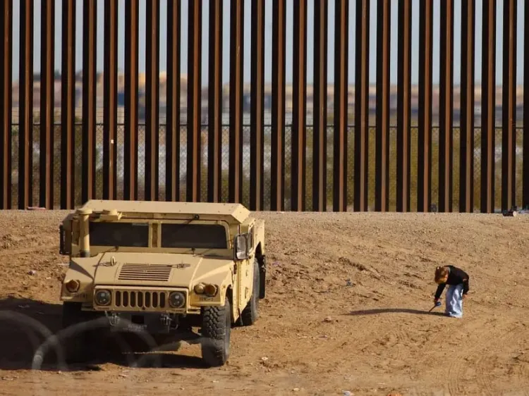 Bloquean ley de Texas para encarcelar a migrantes que crucen la frontera