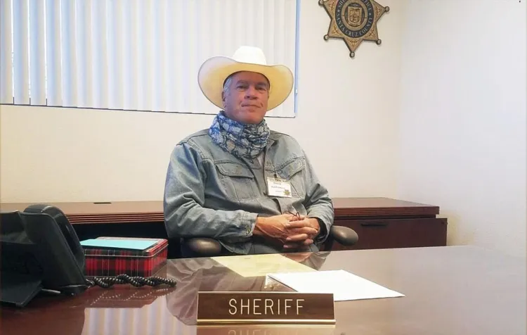 Propuesta HB-2843 violaría derechos humanos: Sheriff Hathaway