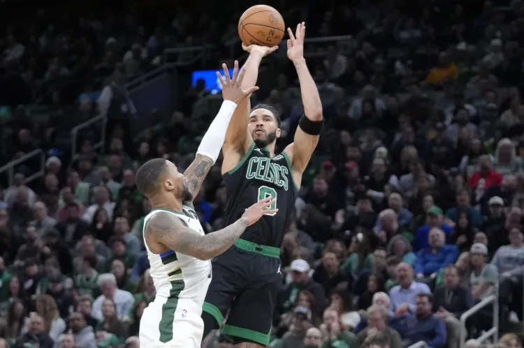 Triunfa Celtics sobre los Bucks