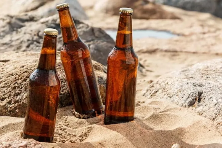 Limitarán en playas venta y consumo de bebidas alcohólicas en envase de vidrio