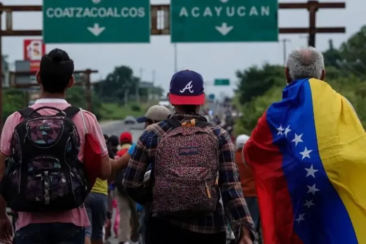 México paga 660 dólares a venezolanos deportados