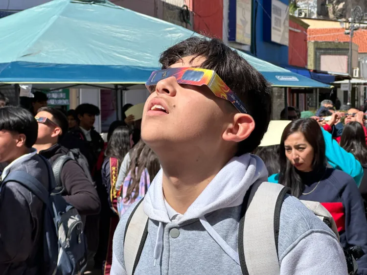 Eclipse solar promueve oportunidad de aprendizaje en estudiantes: Educación Municipal