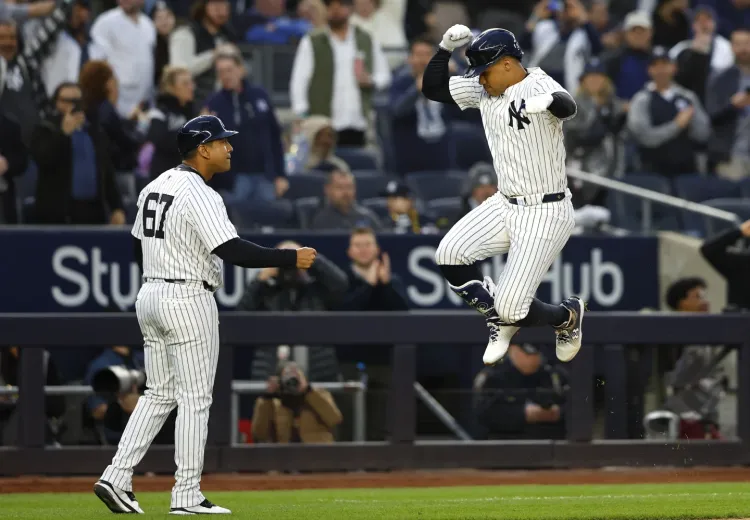 Pasan Yankees sobre Marlins; Verdugo pega tres hits VIDEO