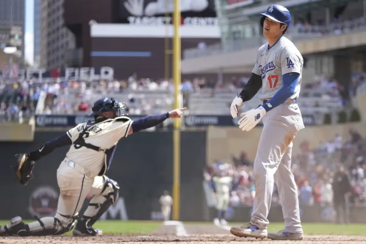 Mellizos evitan limpia de Dodgers VIDEO