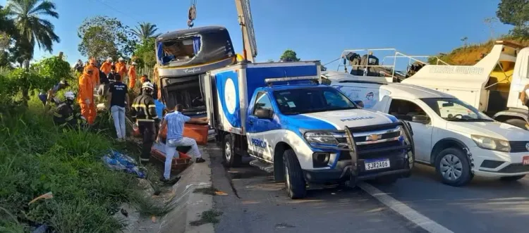 FOTOS: Aparatoso accidente en carretera deja 8 muertos y 23 heridos