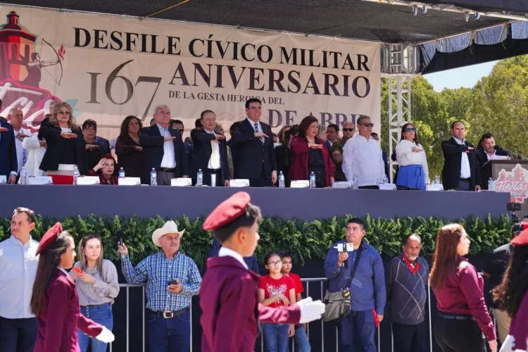 Atiende Gobernador desfile del 167 aniversario de la gesta heroica de Caborca
