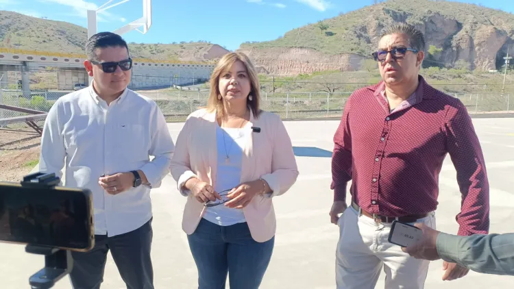 Supervisa Gobierno Municipal avance de rehabilitación de canchas multiusos en Nogales