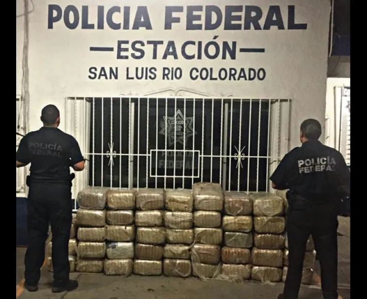 Transportaba mexicano  carga de narcóticos en  transmisión de pick up