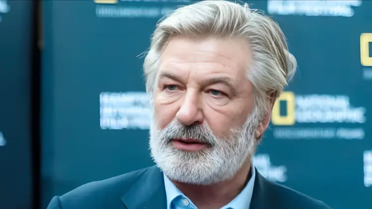 Alec Baldwin criticizes the lack of education and the influence of the media in the US.